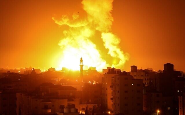 A massive fireball is seen following an Israeli airstrike in Gaza city on July 16, 2022. (MAHMUD HAMS / AFP) A massive fireball is seen following an Israeli airstrike in Gaza city on July 16, 2022. (MAHMUD HAMS / AFP)