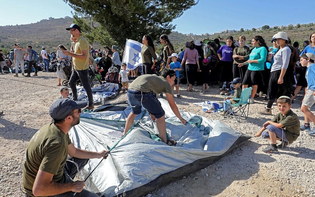 Israeli settlers attempt to establish an illegal outpost near the already established settlement of Talmon in the West Bank on July 20, 2022. (GIL COHEN-MAGEN / AFP) Israeli settlers attempt to establish an illegal outpost near the already established settlement of Talmon in the West Bank on July 20, 2022. (GIL COHEN-MAGEN / AFP)