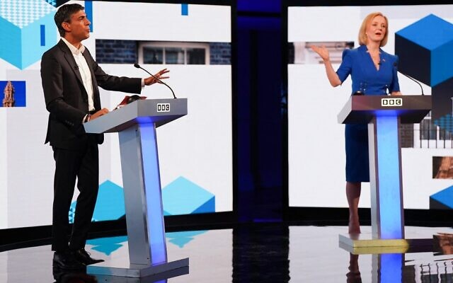 Britain's Foreign Secretary Liz Truss, right, and former chancellor to the exchequer Rishi Sunak, contenders to become the country's next prime minister, take part in the BBC's 'The UK's Next Prime Minister: The Debate' in Victoria Hall in Stoke-on-Trent, central England, on July 25, 2022. (Jacob King / POOL / AFP) Britain's Foreign Secretary Liz Truss, right, and former chancellor to the exchequer Rishi Sunak, contenders to become the country's next prime minister, take part in the BBC's 'The UK's Next Prime Minister: The Debate' in Victoria Hall in Stoke-on-Trent, central England, on July 25, 2022. (Jacob King / POOL / AFP)