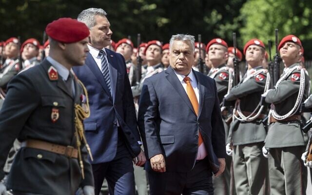 Hungarian Prime Minister Viktor Orban (R) and Austrian Chancellor Karl Nehammer review an honor guard in front of the Federal Chancellery during Orban's official visit to Austria in Vienna, July 28, 2022. (Alex Halada/AFP) Hungarian Prime Minister Viktor Orban (R) and Austrian Chancellor Karl Nehammer review an honor guard in front of the Federal Chancellery during Orban's official visit to Austria in Vienna, July 28, 2022. (Alex Halada/AFP)