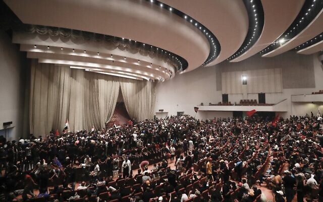 Supporters of cleric Moqtada Sadr, protesting against a rival bloc's nomination for prime minister, gather inside Iraq's parliament in the capital Baghdad's high-security Green Zone, July 30, 2022. (Ahmad Al-Rubaye / AFP) Supporters of cleric Moqtada Sadr, protesting against a rival bloc's nomination for prime minister, gather inside Iraq's parliament in the capital Baghdad's high-security Green Zone, July 30, 2022. (Ahmad Al-Rubaye / AFP)