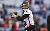 Josh Rosen, then a quarterback for the Atlanta Falcons, warms up before an NFL football game against the Buffalo Bills in Orchard Park, New York, January 2, 2022. (AP/Adrian Kraus)