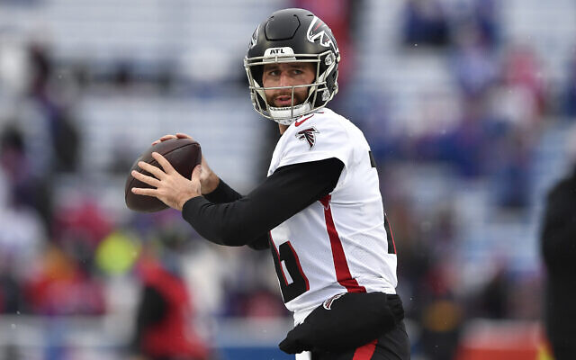 Josh Rosen, then a quarterback for the Atlanta Falcons, warms up before an NFL football game against the Buffalo Bills in Orchard Park, New York, January 2, 2022. (AP/Adrian Kraus) Josh Rosen, then a quarterback for the Atlanta Falcons, warms up before an NFL football game against the Buffalo Bills in Orchard Park, New York, January 2, 2022. (AP/Adrian Kraus)