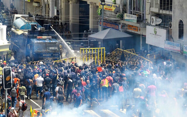 Police use water canon and tear gas to disperse the protesters in Colombo, Sri Lanka, July 9, 2022. (AP Photo/Amitha Thennakoon) Police use water canon and tear gas to disperse the protesters in Colombo, Sri Lanka, July 9, 2022. (AP Photo/Amitha Thennakoon)