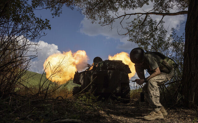 Ukrainian artillery fire is directed toward Russian forces at a frontline in Kharkiv region, Ukraine, July 27, 2022. (AP Photo/Evgeniy Maloletka) Ukrainian artillery fire is directed toward Russian forces at a frontline in Kharkiv region, Ukraine, July 27, 2022. (AP Photo/Evgeniy Maloletka)