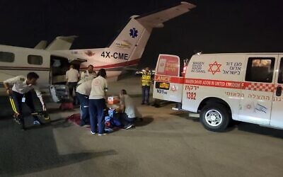 An injured Israeli family is transferred to Israel following a boating accident in Jordan, July 2, 2022. (PassportCard)