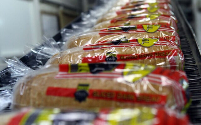White sliced bread seen at the Angel Bakeries Factory in Jerusalem, August 16, 2010. (Abir Sultan/Flash90/File) White sliced bread seen at the Angel Bakeries Factory in Jerusalem, August 16, 2010. (Abir Sultan/Flash90/File)