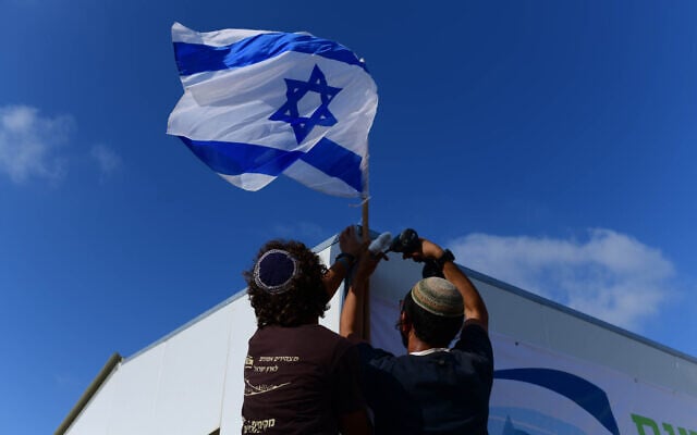 Right wing activists from the Nachala Settlement Movement build a temporary structure at Habima Square in Tel Aviv,  as part of a protest calling to establish new communities in the West Bank, on July 12, 2022. (Tomer Neuberg/Flash90)