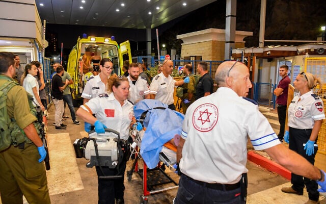 Israeli tourists injured in a car crash are evacuated from Egypt's Sinai peninsula to Israel at the Taba crossing on July 28, 2022. (Flash90) Israeli tourists injured in a car crash are evacuated from Egypt's Sinai peninsula to Israel at the Taba crossing on July 28, 2022. (Flash90)