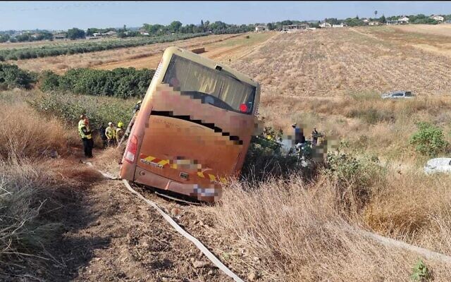 A bus carrying 40 elderly passangers tipped on its side after driving off the road near Anava Interchange, July 18, 2022. (Israel Police) A bus carrying 40 elderly passangers tipped on its side after driving off the road near Anava Interchange, July 18, 2022. (Israel Police)