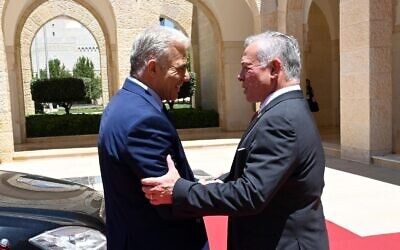 Prime Minister Yair Lapid meets with Jordanian King Abdullah II at the Royal Palace in Amman, July 27, 2022. (Haim Zach/GPO)