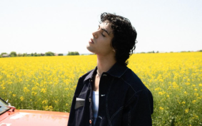 Israeli pop star Mergui releases first single in English on July 15, 2022 (Courtesy Saban)