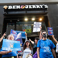 Pro-Israel demonstrators protest against Ben & Jerry's over its boycott of the West Bank, and against antisemitism, in Manhattan, New York City, on August 12, 2021. (Luke Tress/Flash90)