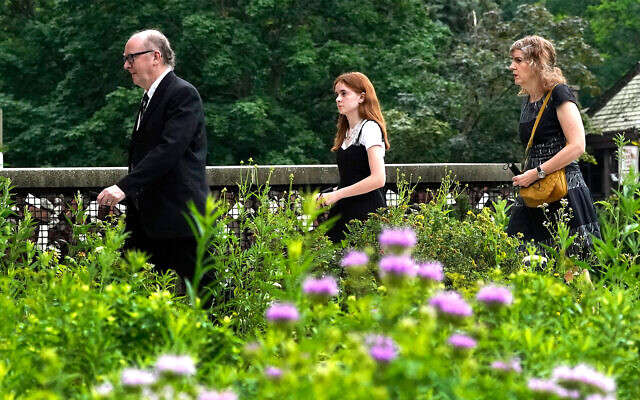 Mourners arrive for the funeral service for Stephen Straus, who was killed Monday in a mass shooting at the Fourth of July parade in Highland Park, Ill., at the Jewish Reconstructionist Congregation, July 8, 2022, in Evanston, Ill. (AP Photo/Charles Rex Arbogast) Mourners arrive for the funeral service for Stephen Straus, who was killed Monday in a mass shooting at the Fourth of July parade in Highland Park, Ill., at the Jewish Reconstructionist Congregation, July 8, 2022, in Evanston, Ill. (AP Photo/Charles Rex Arbogast)