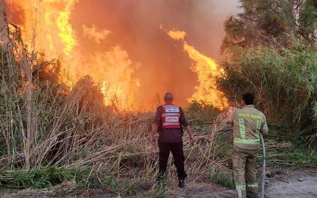 Firefighters battling a blaze in the Jordan Valley, July 20, 2022. (Fire and Rescue Services) Firefighters battling a blaze in the Jordan Valley, July 20, 2022. (Fire and Rescue Services)