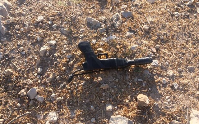 A makeshift gun caught by Israeli troops near the West Bank settlement of Migdal Oz, July 24, 2022. (Israel Defense Forces) A makeshift gun caught by Israeli troops near the West Bank settlement of Migdal Oz, July 24, 2022. (Israel Defense Forces)
