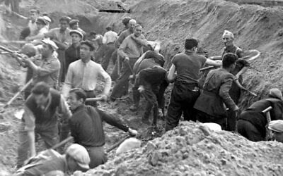 Ponar, Lithuania, Jews digging a trench in which they were later buried after being shot (Yad Vashem)