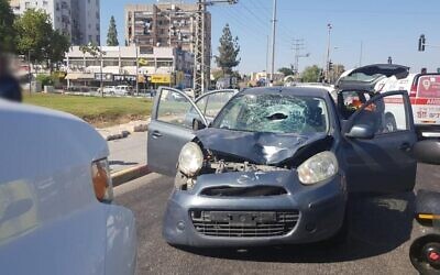 The scene of a deadly car accident at the entrance of Kiryat Malachi on July 29, 2022. (Hatzalah)