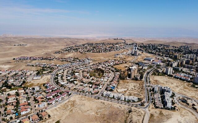 A bird's eye view of the desert city of Arad, May 2020. (Photo by Semion Lugo on Unsplash)