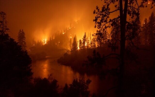 Flames burn near the Klamath River during the McKinney Fire in the Klamath National Forest northwest of Yreka, California, July 31, 2022. (David McNew/AFP) Flames burn near the Klamath River during the McKinney Fire in the Klamath National Forest northwest of Yreka, California, July 31, 2022. (David McNew/AFP)