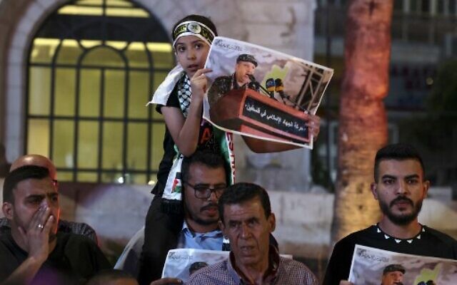 Palestinians holding placards depicting Islamic Jihad commander Tayseer al-Jabari, killed earlier in an Israeli air strike demonstrate in support of Gaza, in the the West Bank city of Ramallah on August 5, 2022. (ABBAS MOMANI / AFP) Palestinians holding placards depicting Islamic Jihad commander Tayseer al-Jabari, killed earlier in an Israeli air strike demonstrate in support of Gaza, in the the West Bank city of Ramallah on August 5, 2022. (ABBAS MOMANI / AFP)