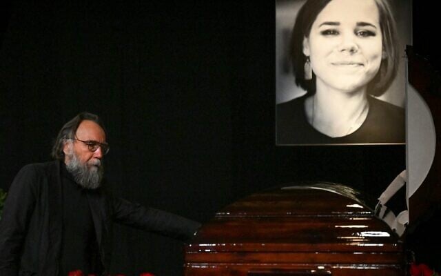 Russian ideologue Alexander Dugin attends a farewell ceremony of his daughter Daria Dugina, who was killed in a car bomb explosion the previous week, at the Ostankino TV center in Moscow on August 23, 2022 (Kirill KUDRYAVTSEV / AFP) Russian ideologue Alexander Dugin attends a farewell ceremony of his daughter Daria Dugina, who was killed in a car bomb explosion the previous week, at the Ostankino TV center in Moscow on August 23, 2022 (Kirill KUDRYAVTSEV / AFP)