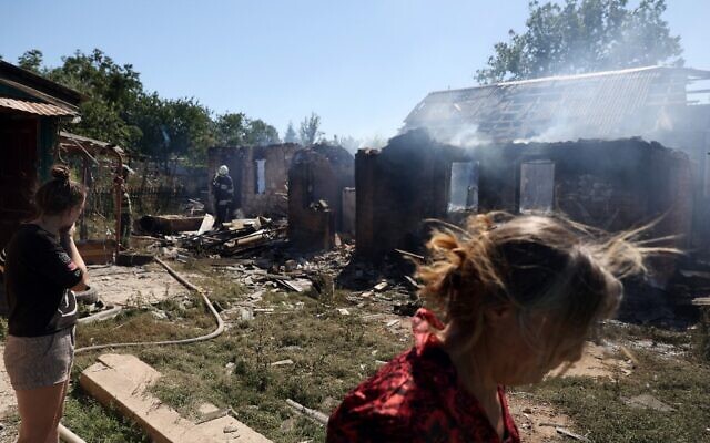 Local residents watch Ukrainian firefighters puting out a fire in a destroyed house following a Russian shelling in the town of Bakhmut, Donetsk region on August 24, 2022, amid Russian invasion of Ukraine. (Anatolii Stepanov / AFP) Local residents watch Ukrainian firefighters puting out a fire in a destroyed house following a Russian shelling in the town of Bakhmut, Donetsk region on August 24, 2022, amid Russian invasion of Ukraine. (Anatolii Stepanov / AFP)
