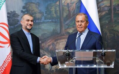 Russian Foreign Minister Sergei Lavrov (R) and Iranian Foreign Minister Hossein Amir-Abdollahian shake hands during a joint news conference in Moscow on August 31, 2022. (MAXIM SHEMETOV/POOL/AFP)