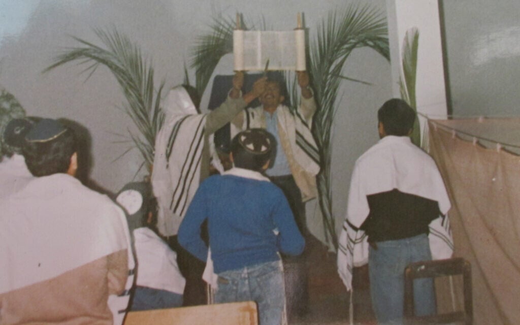 A group of Bnei Moshe celebrating Sukkot in El Milagro, Trujillo, Peru, 1988 (Courtesy Yehoshua Tzidkiya)