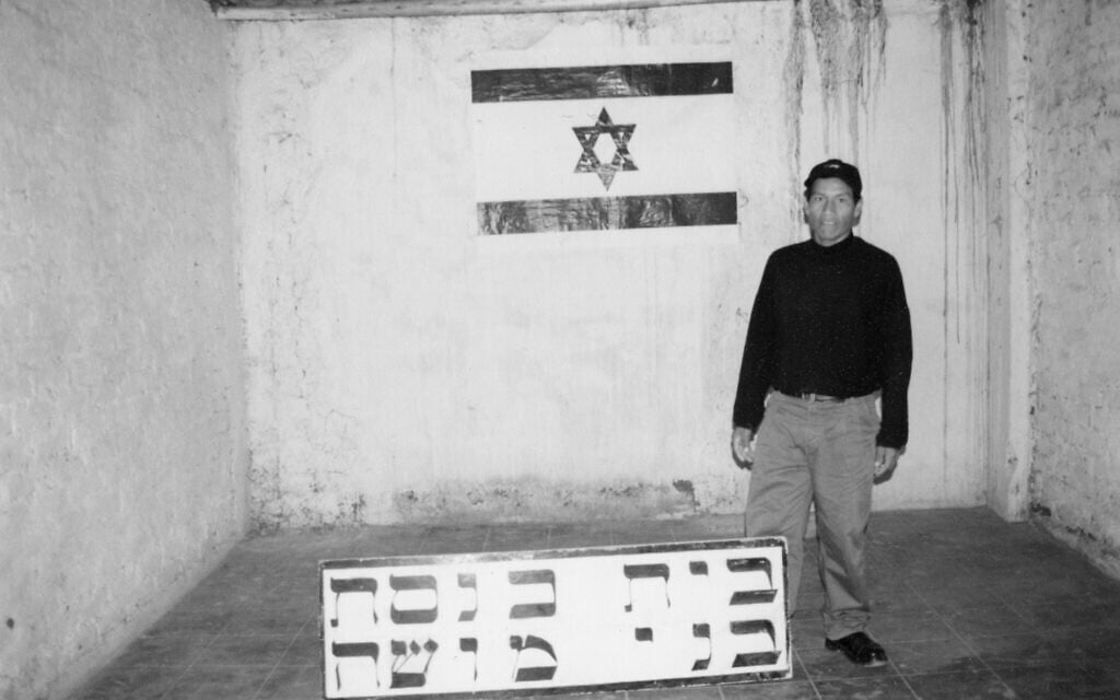 Wilson Sánchez, an Inca Jew, in El Milagro synagogue in Trujillo, Peru, 2004 (Courtesy of Graciela Mochkofsky)