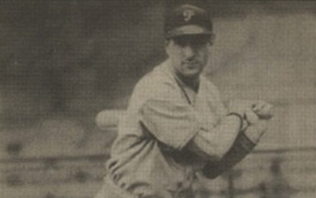 A photo of the Morrie Arnovich 1940 Play Ball card. (Wikimedia Commons/ via JTA)