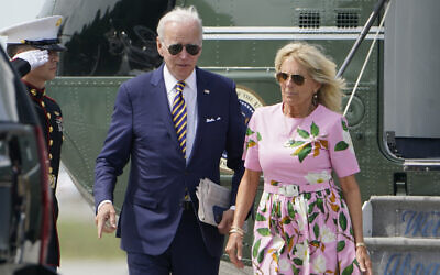 US President Joe Biden and first lady Jill Biden exit Marine One at Charleston Executive Airport, SC, August 10, 2022. (Manuel Balce Ceneta/AP)