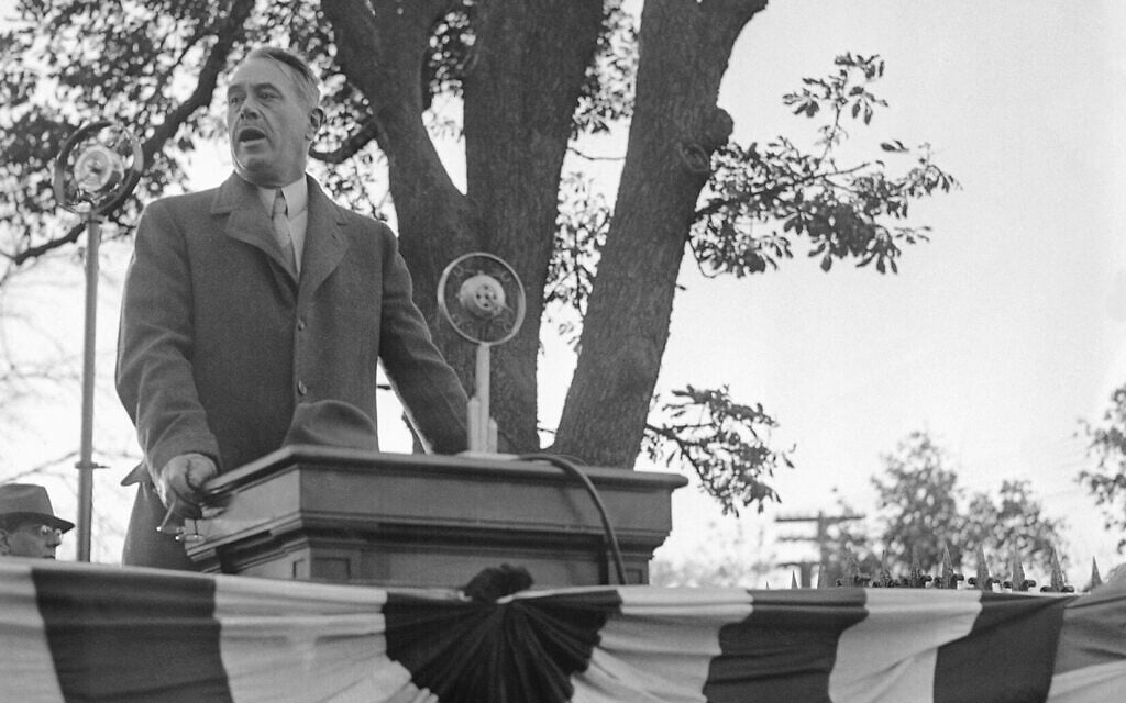 Robert R. McCormick, publisher of the Chicago Tribune, addresses a crowd gathered to commemorate the establishment of the freedom of the press in America at Mount Vernon, New York, October 28, 1933.  Prominent editors, publishers and journalists were present.  (AP Photo)