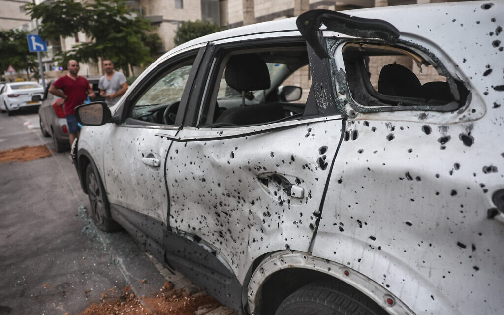 A rocket strike in the southern city of Ashkelon after barrage launched toward Israel by a Gaza terror group, August 6, 2022. (Yonatan Sindel/Flash90)