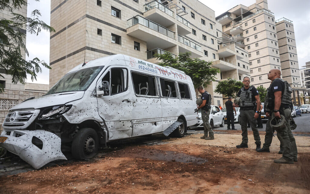 A rocket strike in the southern city of Ashkelon after a barrage launched toward Israel by a Gaza terror group, August 6, 2022. (Yonatan Sindel/Flash90)