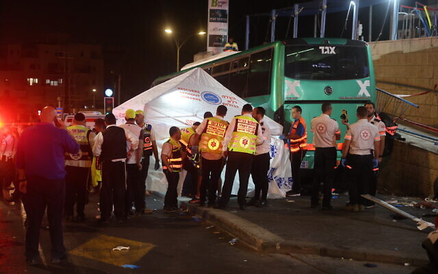 Police and rescue personnel at the scene of a deadly bus crash in Jerusalem, August 11, 2022. (Yonatan Sindel/Flash90) Police and rescue personnel at the scene of a deadly bus crash in Jerusalem, August 11, 2022. (Yonatan Sindel/Flash90)