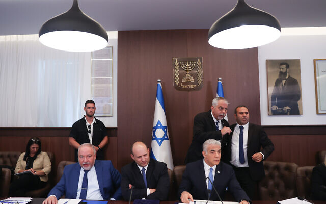 Prime Minister Yair Lapid leads a cabinet meeting at the Prime Minister's Office in Jerusalem on August 14, 2022. (Ohad Zwigenberg/POOL)