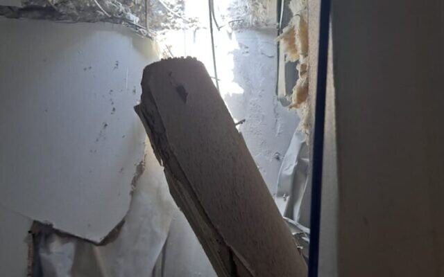 A family home in Sderot after it was hit by a rocket, August 6, 2022 (Sderot Municipality) A family home in Sderot after it was hit by a rocket, August 6, 2022 (Sderot Municipality)