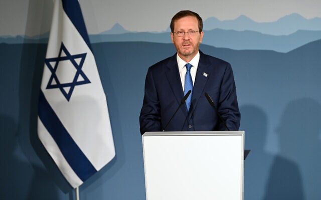 President Isaac Herzog speaks at Lohn Manor, the official estate of the Swiss Federal Council, outside Bern, August 29, 2022. (Haim Zach/GPO) President Isaac Herzog speaks at Lohn Manor, the official estate of the Swiss Federal Council, outside Bern, August 29, 2022. (Haim Zach/GPO)