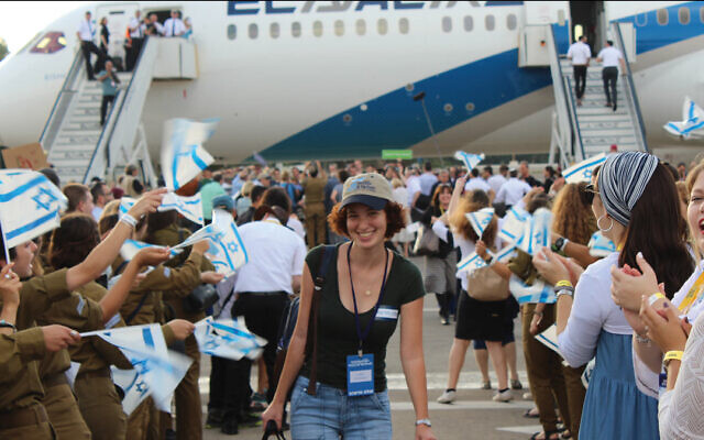Olim on prior Nefesh B’Nefesh flights land in Israel to great celebration. (Courtesy Nefesh B'Nefesh) Olim on prior Nefesh B’Nefesh flights land in Israel to great celebration. (Courtesy Nefesh B'Nefesh)