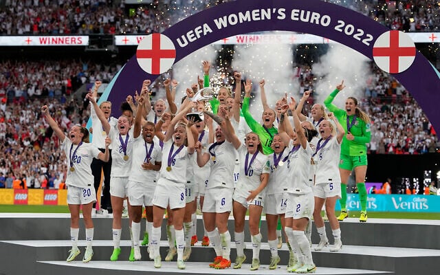 England after winning the Women's Euro 2022 final soccer match between England and Germany at Wembley stadium in London, July 31, 2022. England won 2-1. (AP Photo/Alessandra Tarantino) England after winning the Women's Euro 2022 final soccer match between England and Germany at Wembley stadium in London, July 31, 2022. England won 2-1. (AP Photo/Alessandra Tarantino)