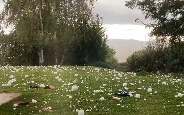 Large hailstones fall in Emporda, Catalonia, Spain, on August 31, 2022. (Screenshot: Twitter)