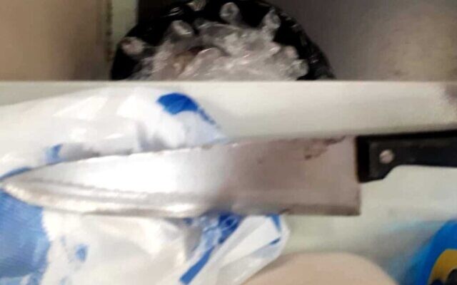 A knife found on a Palestinian suspect at the Allenby crossing, August 2, 2022. (Israel Airports Authority) A knife found on a Palestinian suspect at the Allenby crossing, August 2, 2022. (Israel Airports Authority)