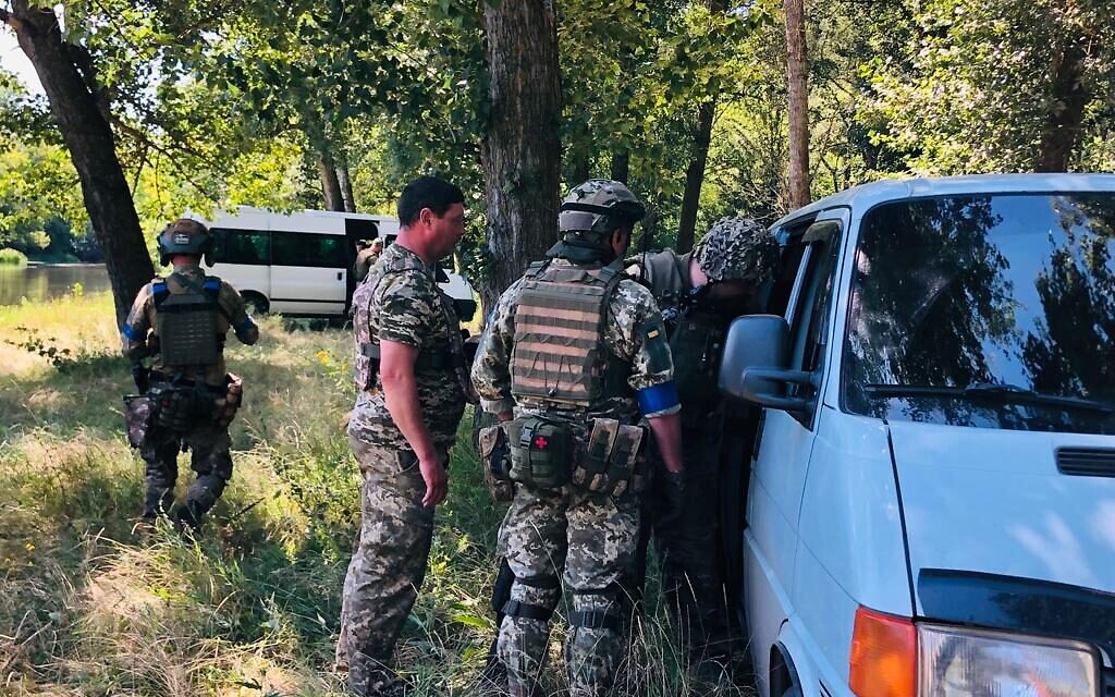 Ukrainian soldiers on the bank of the Siverskyi Donets River near Zadonets'ke, July 29, 2022 (Lazar Berman/The Times of Israel)
