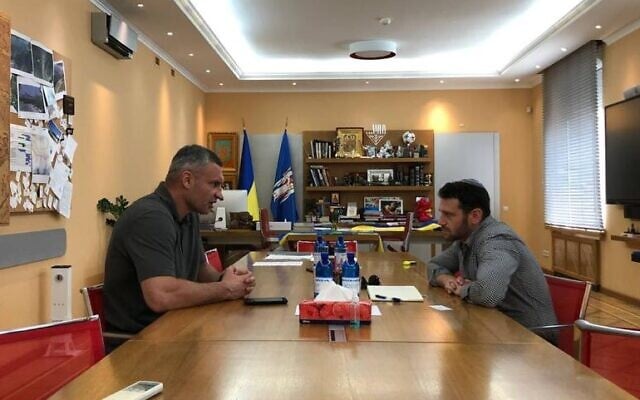 Kyiv Mayor Vitali Klitschko speaks to (the much smaller) Times of Israel diplomatic correspondent Lazar Berman (The Times of Israel)