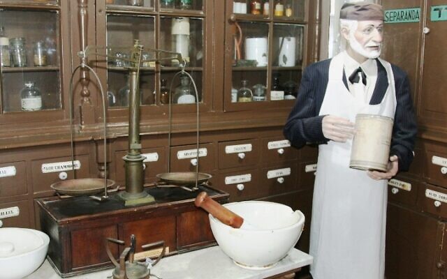 A pharmacist is part of the lifelike exhibit on Artisans' Way in Rishon Lezion. (Shmuel Bar-Am)