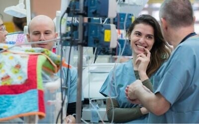Student getting hands-on experience in Emergency Medicine Course at the Medical School for International Health (MSIH) at Soroka Medical Center. (Courtesy MSIH)