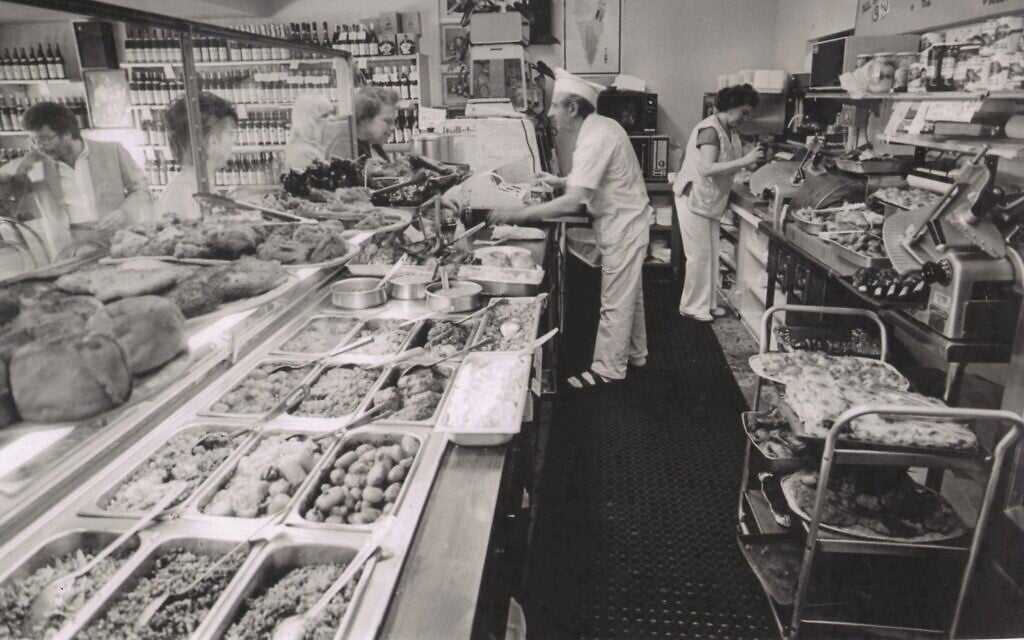 Rena and Harry Drexler at Drexler’s Deli in Los Angeles, circa 1970s. (Private collection/ Skirball Center)