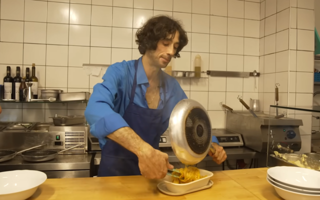 Tal Rachevski, the owner of Tometomato open/closed prepares a pasta dish, in a documentary published by the Kan public broadcaster on August 9, 2022. (Screenshot) Tal Rachevski, the owner of Tometomato open/closed prepares a pasta dish, in a documentary published by the Kan public broadcaster on August 9, 2022. (Screenshot)