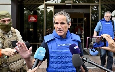 International Atomic Energy Agency (IAEA) chief Rafael Grossi speaks to media in Zaporizhzhia on September 1, 2022, as UN inspectors prepare to head to the Russian-held Zaporizhzhia nuclear power plant in southern Ukraine (Genya SAVILOV / AFP)